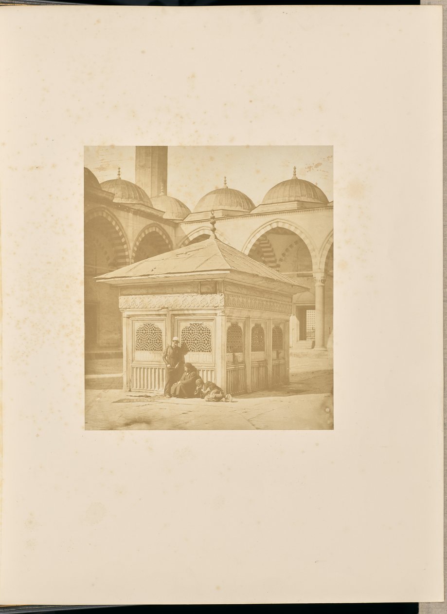 [Fuente en el patio de la mezquita Sülemaniye] de James Robertson