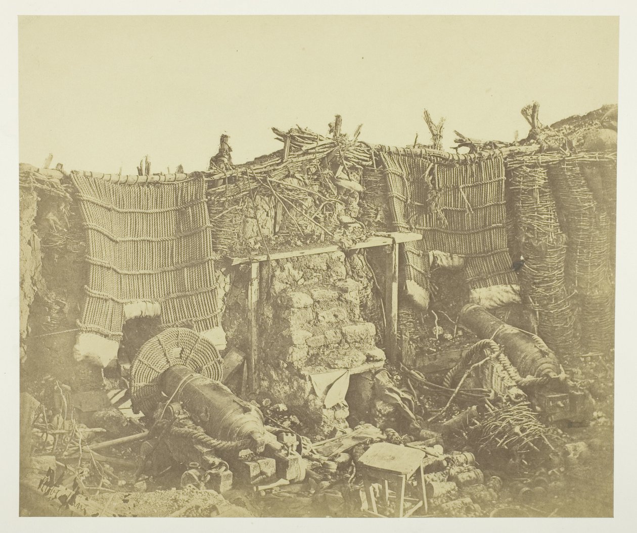 Interior de la batería del cuartel (ruso), mostrando manteletes de James Robertson