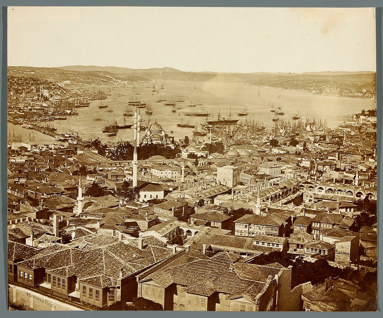 «El Bósforo» [Estambul. Panorama de la ciudad - vista hacia el estrecho del Bósforo] de James Robertson