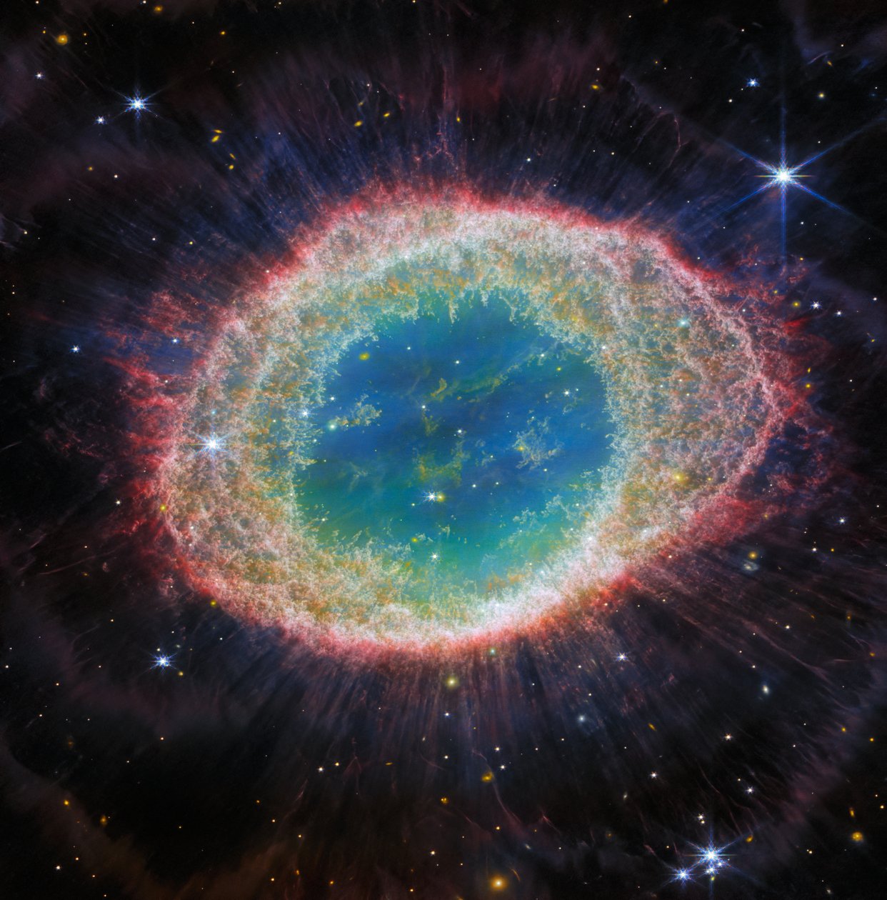 Nebulosa del Anillo (Imagen NIRCam) de James Webb Space Telescope (NASA)
