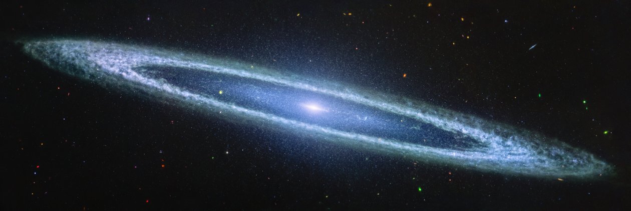 Galaxia del Sombrero (imagen de MIRI Compass) de James Webb Space Telescope (NASA)