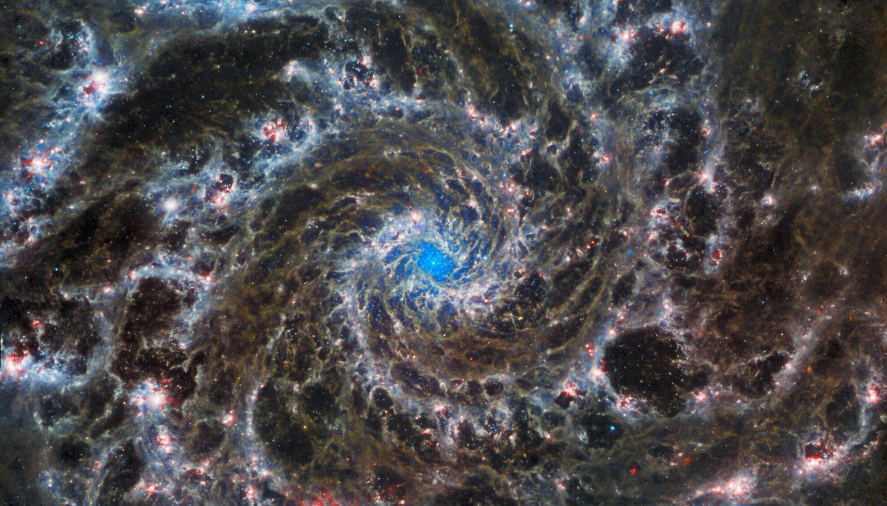El corazón de la Galaxia Fantasma de James Webb Space Telescope (NASA)