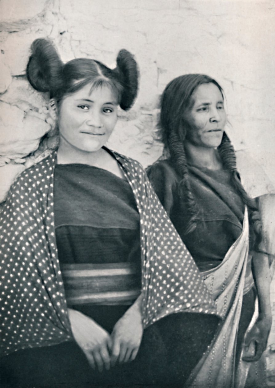 Una niña Hopi de Arizona y su madre, 1912 de James and Pierce