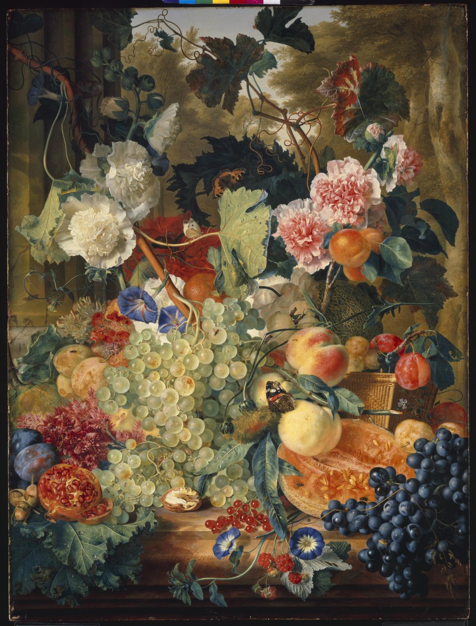 Naturaleza muerta de flores y frutas sobre una losa de mármol de Jan van Huysum