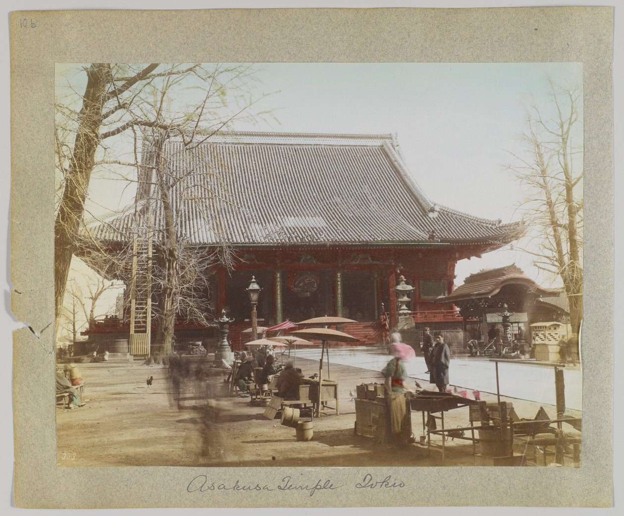 Templo Asakusa, Tokio, Japón (foto en blanco y negro coloreada a mano) de Japanese Photographer