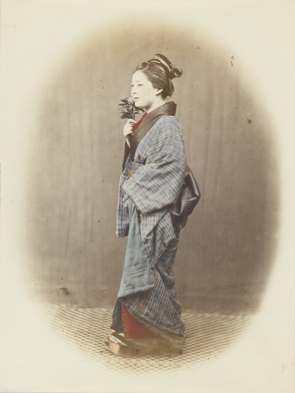 Mujer japonesa con vestido tradicional de Japanese Photographer