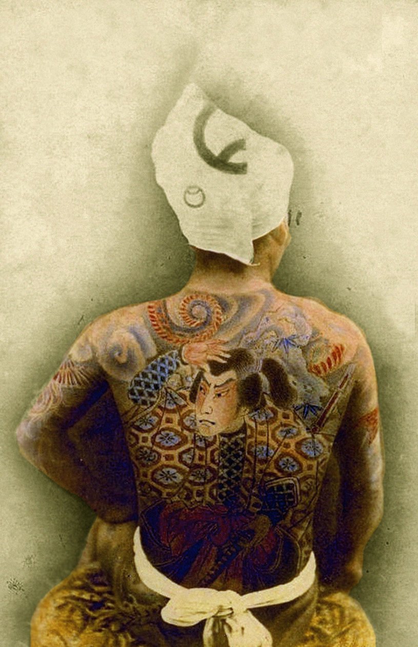 Hombre con tatuaje tradicional japonés Irezumi, c.1880 de Japanese Photographer