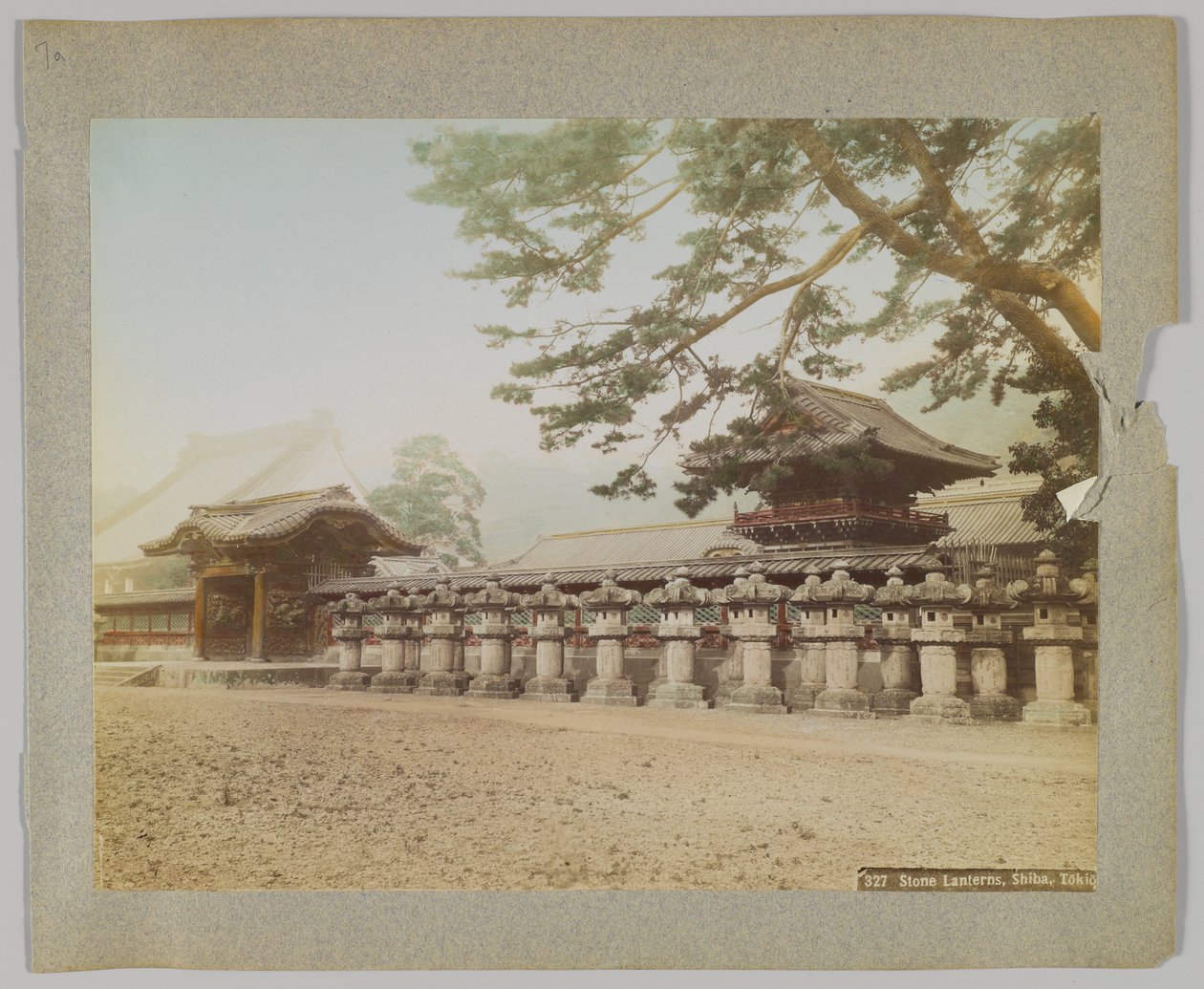 Faroles de piedra fuera de un templo, Parque Shiba, Tokio, Japón de Japanese Photographer