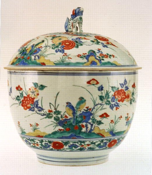 Cuenco con tapa, Período Edo (porcelana pintada) de Japanese School