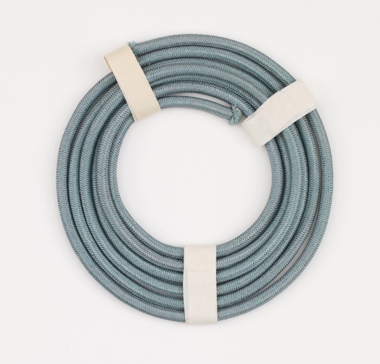 Cordón (himo) para atar nudo ornamental a través de asas de jarra en estilo gyō (gyō chio), finales del siglo XIX - principios del siglo XX de Japanese School