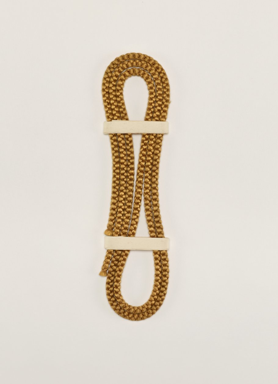 Cuerda para asegurar la tapa de un tarro de almacenamiento de hojas de té (kuchio), finales del siglo XIX-principios del siglo XX (seda con tinte sintético) de Japanese School