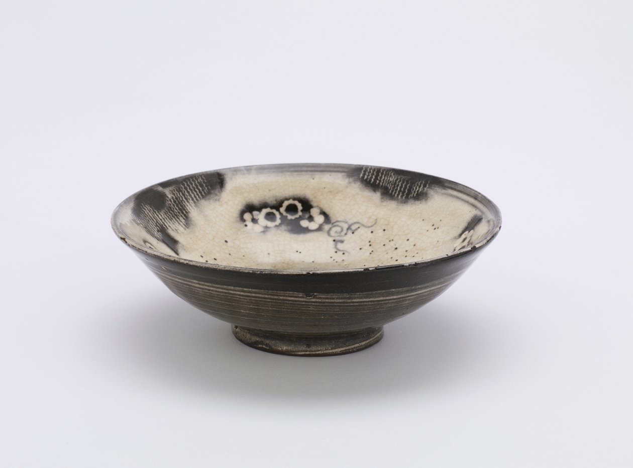 Cuenco de servicio individual, Kyushu o Kioto, Período Edo, siglo XVIII-XIX de Japanese School