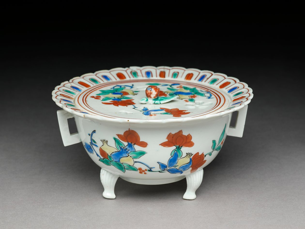 Cuenco Koro con tapa plana, relacionado con Kakiemon, 1680-1700 de Japanese School