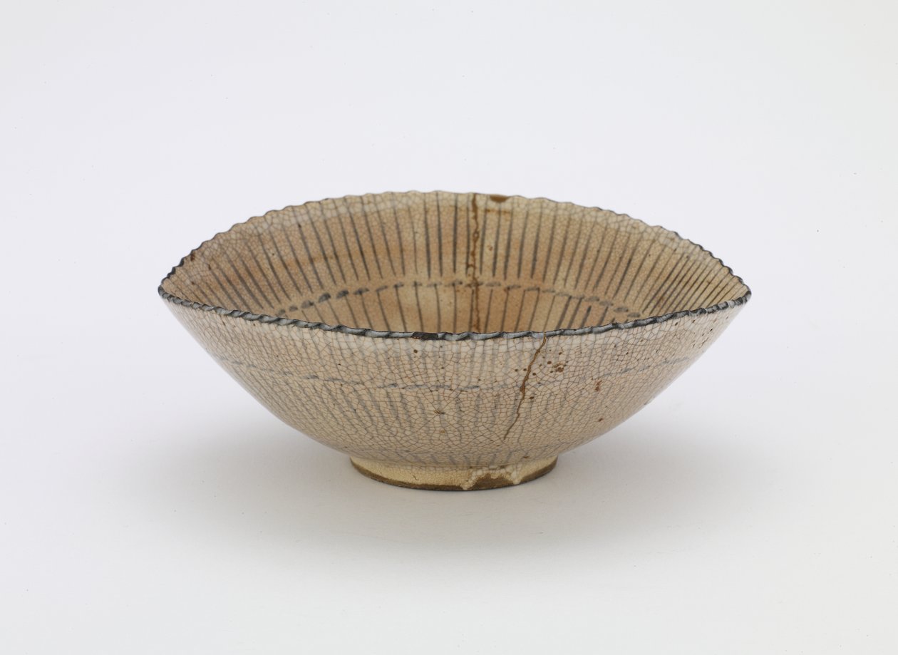 Tazón de servir individual de Kioto en forma de sombrero de junco, con marca "Kiyomizu", tazón de servir individual (mukozuke), finales del siglo XVII de Japanese School