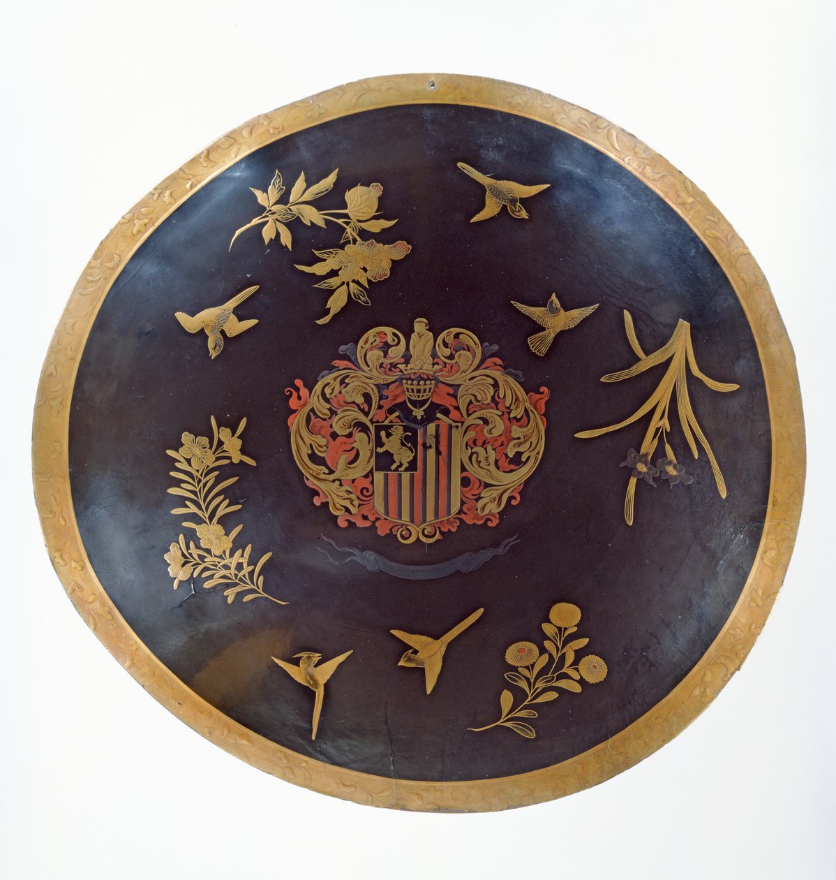 Escudo que representa las armas de Constantijn Ranst, para la Compañía Holandesa de las Indias Orientales, hecho en Bengala y lacado en Japón, c.1668 de Japanese School