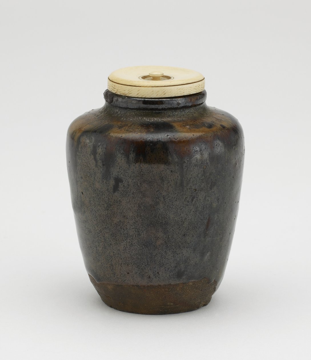 Caddy de té, tipo katatsuki, Seto, prefectura de Aichi, período Edo, mediados del siglo XVII de Japanese School