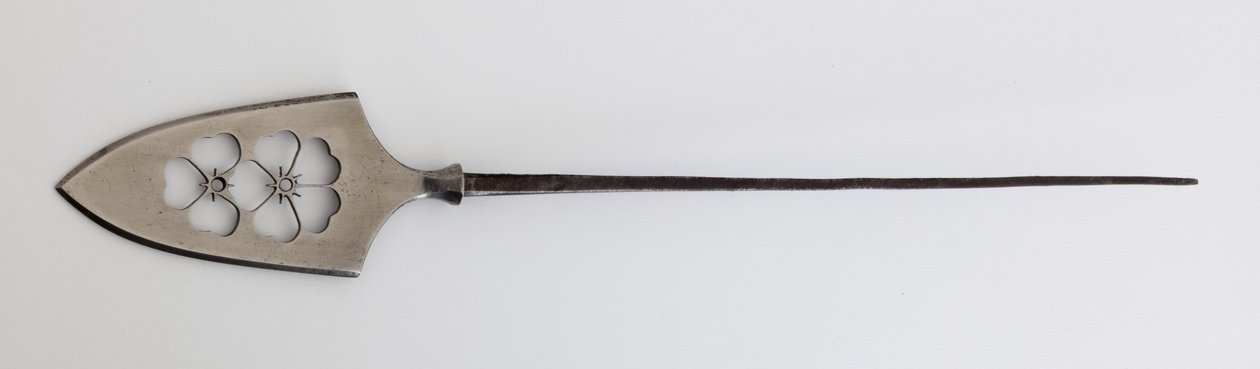 Yanone (punta de flecha) de tipo plano (hirane) con diseño perforado de flores de cerezo de Japanese School