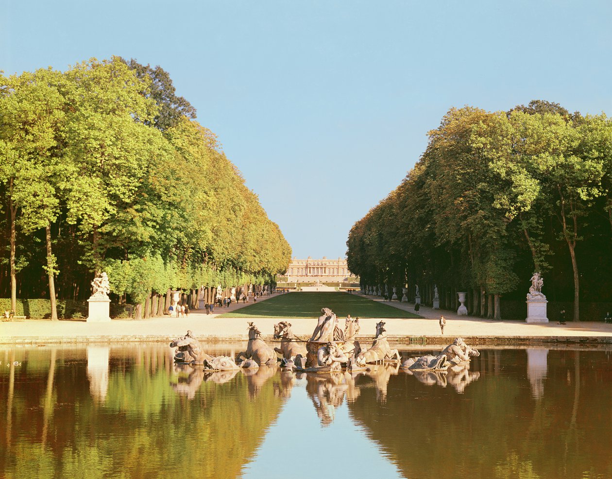 Vista trasera de la Fuente de Apolo de Jean Baptiste I Tuby