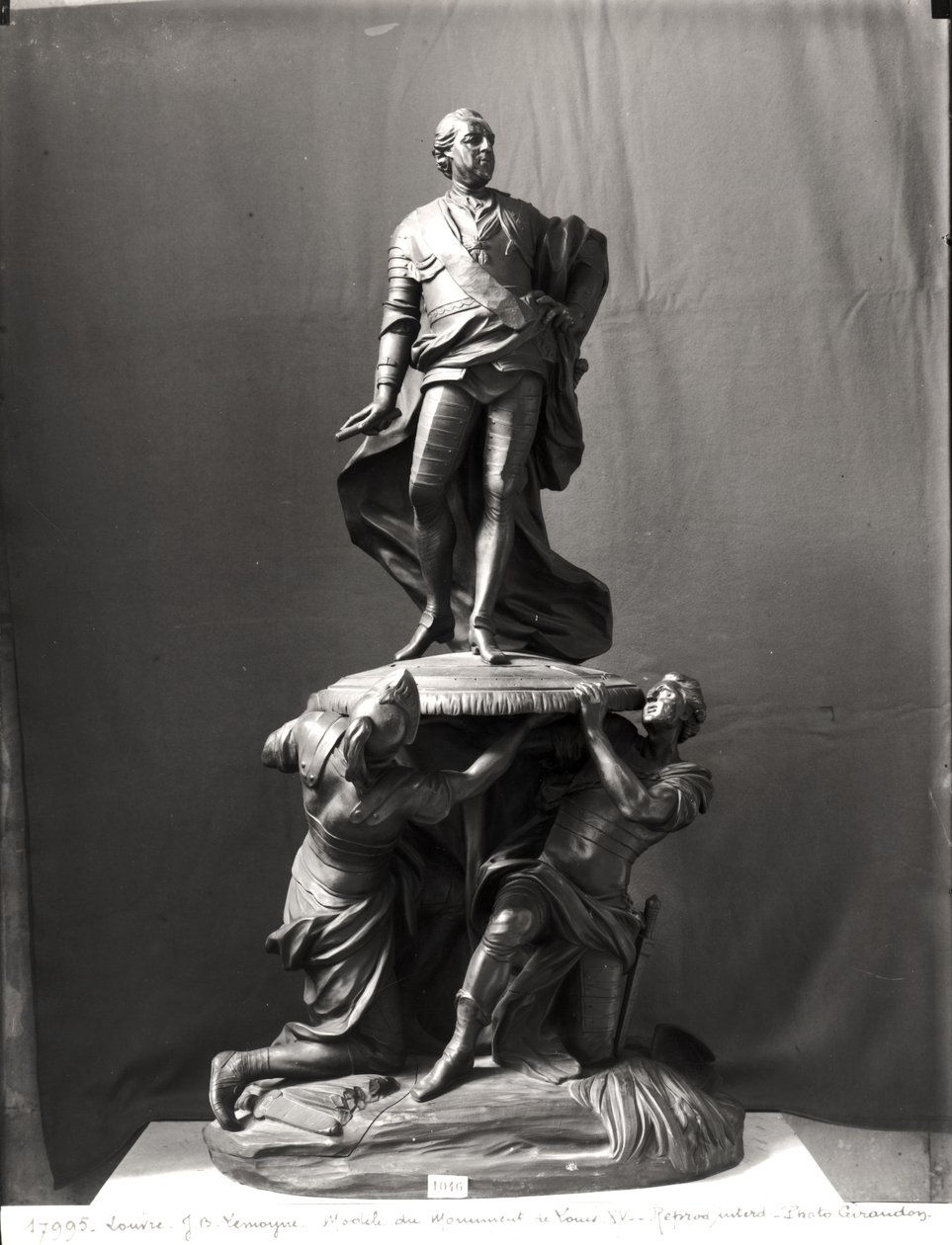 Modelo para el monumento de Luis XV diseñado para la Place Royale en Rouen, 1772 de Jean Baptiste II Lemoyne