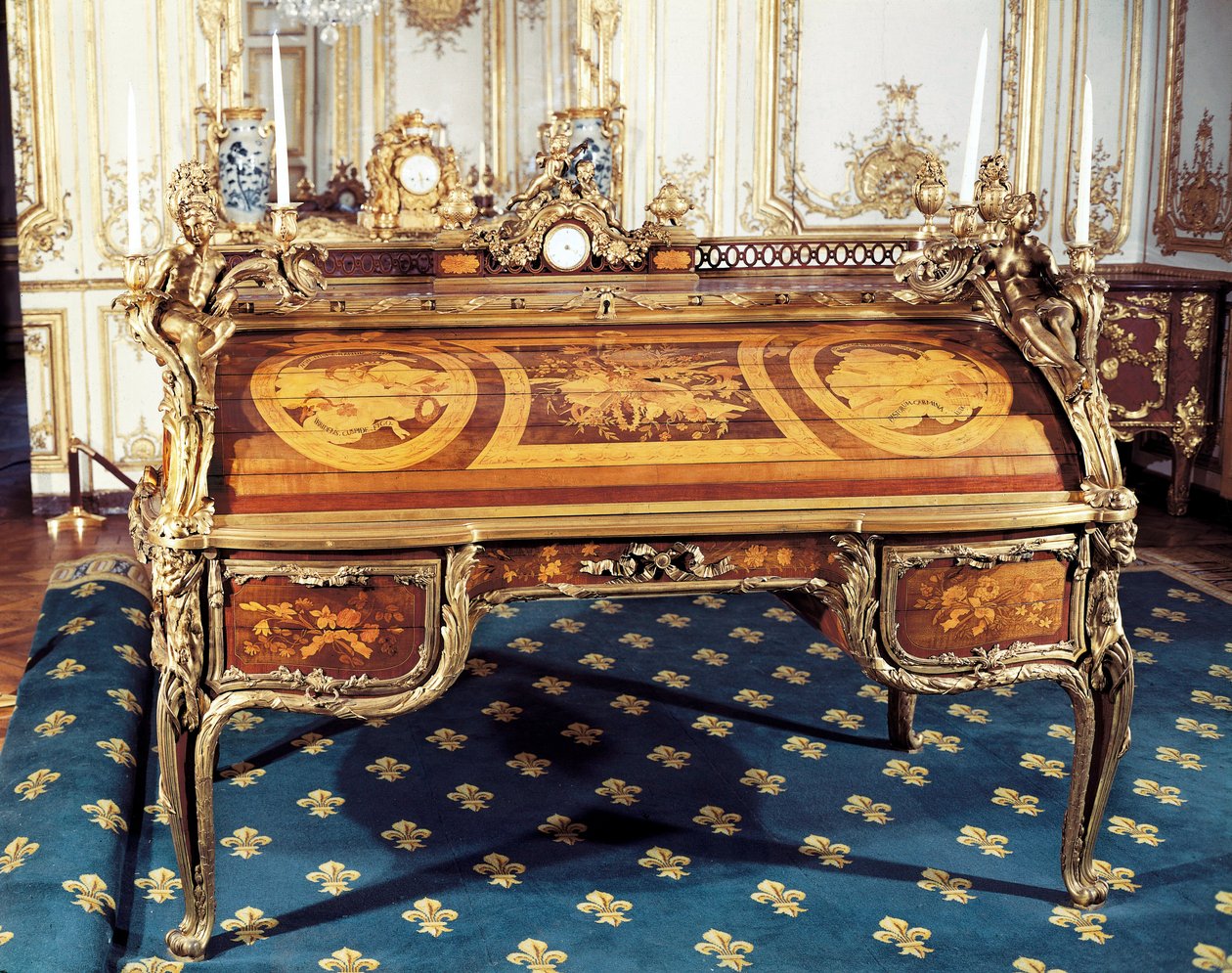Estilo Luis XV: La Oficina del Rey de Jean Henri Riesener