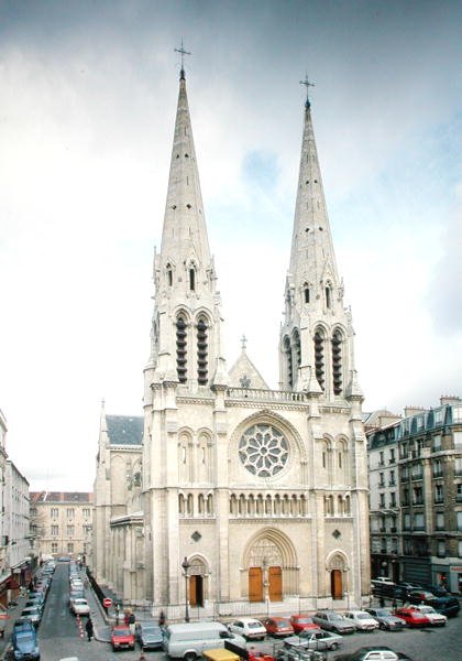 Vista de la fachada, construida 1854-59 de Jean Baptiste Antoine Lassus