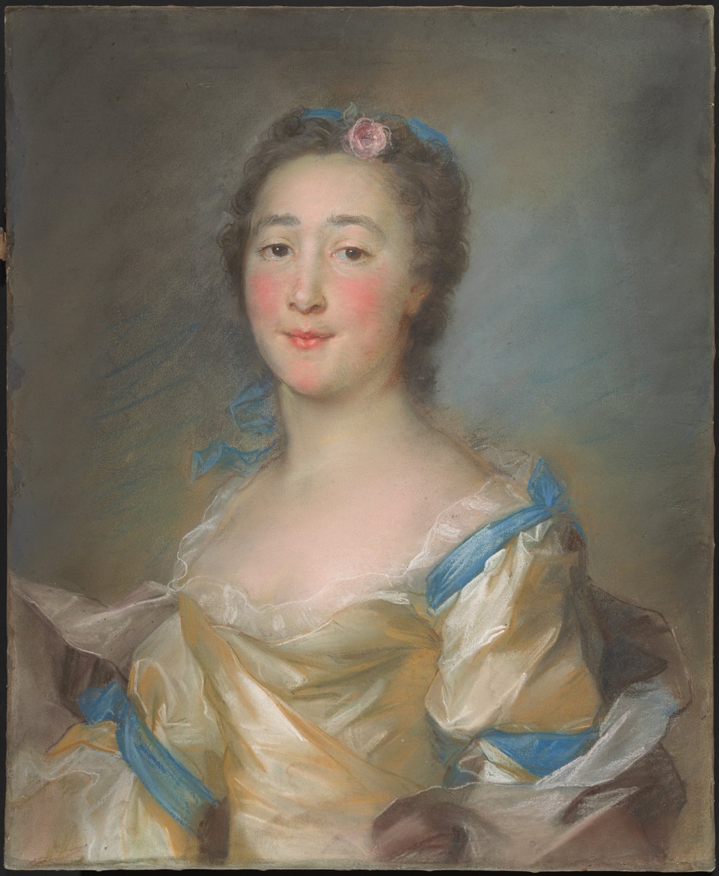 Una joven con un vestido amarillo con cintas azules de Jean Baptiste Perronneau