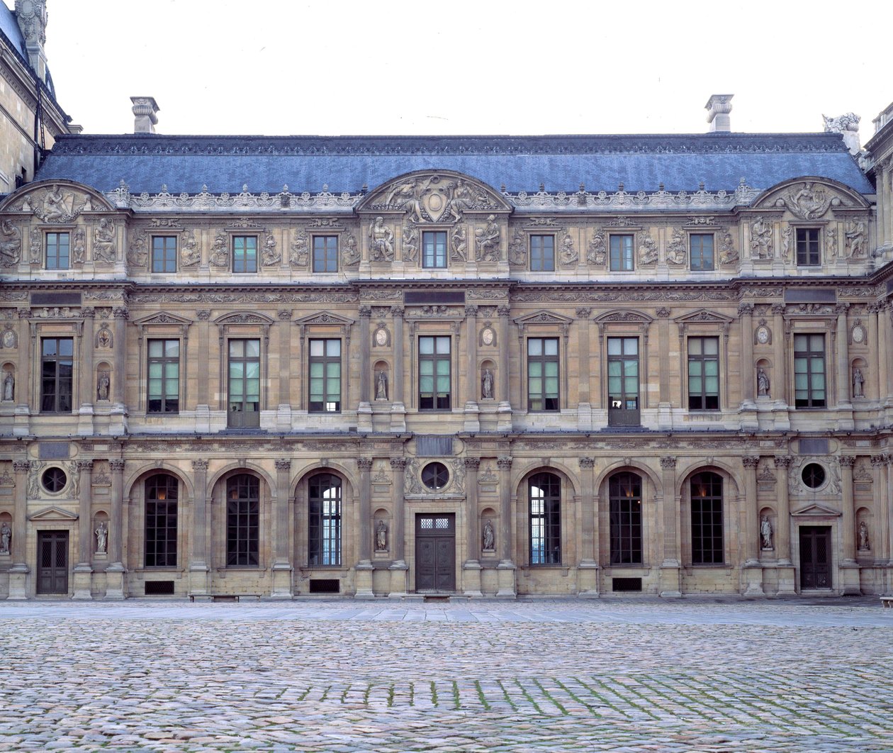 La cour carrée del Louvre, fachada del Louvre de Enrique II (1546-1551), esculturas de Jean Goujon (1510-1567) 1551 París, Museo del Louvre de Jean Goujon