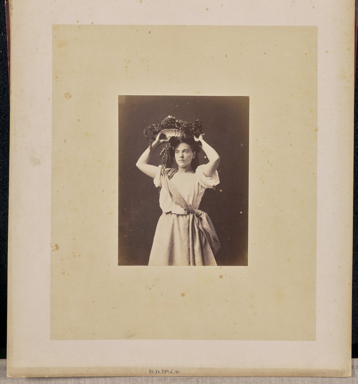 [Retrato de mujer con corona] de Jean Pierre Bertrand Eugène Pégot Ogier