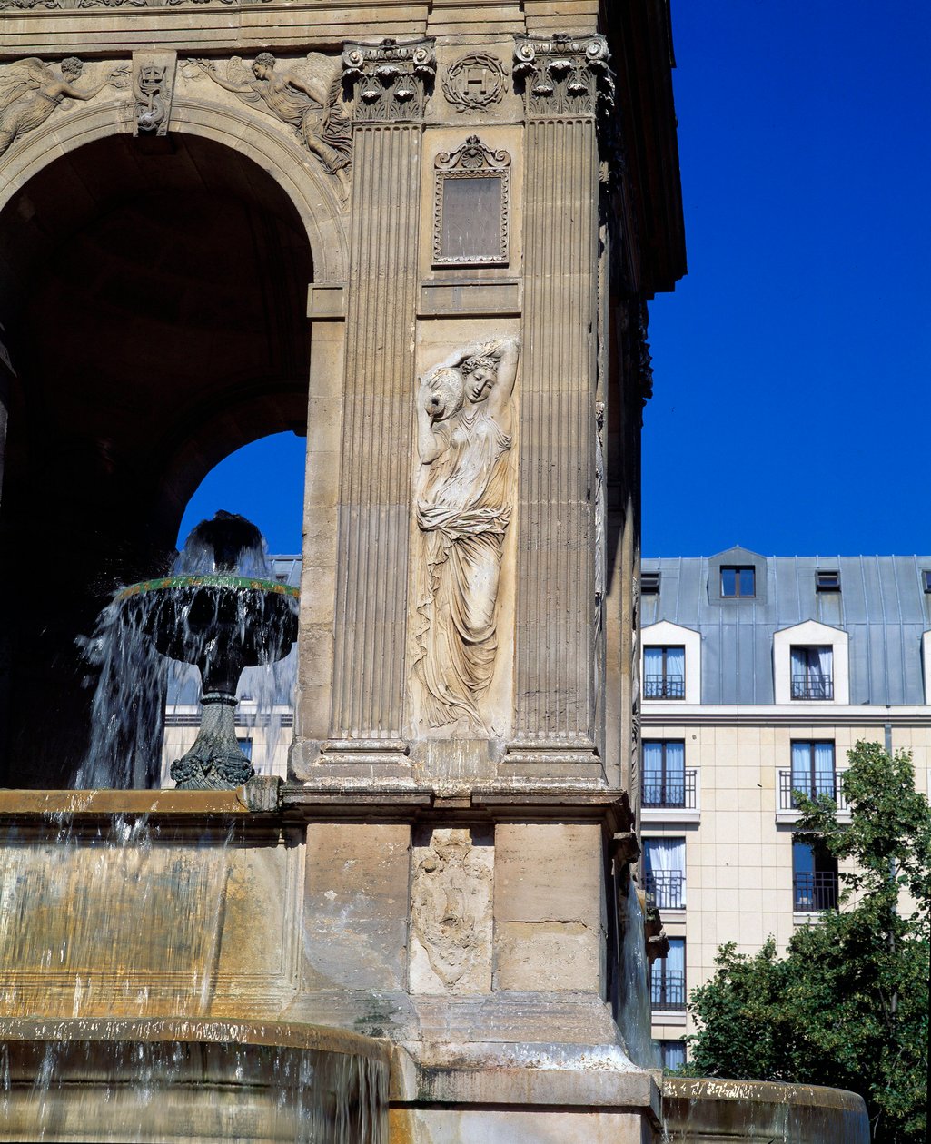 Arquitectura: detalle de la fuente de los Inocentes representando a las ninfas. Diseñada por los arquitectos Jean Goujon, Augustin Pajou y Pierre Lescot. 1546-1549. Plaza Joachim du Bellay, París de Jean and Lescot Pierre Goujon