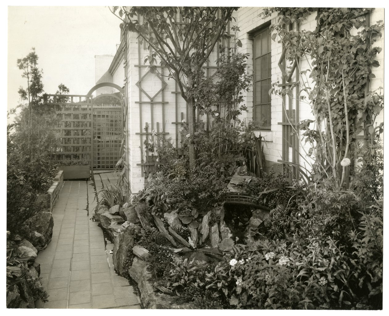 Jardín de la Sra. Regina Jais, c.1936-37 de Jessie Tarbox Beals