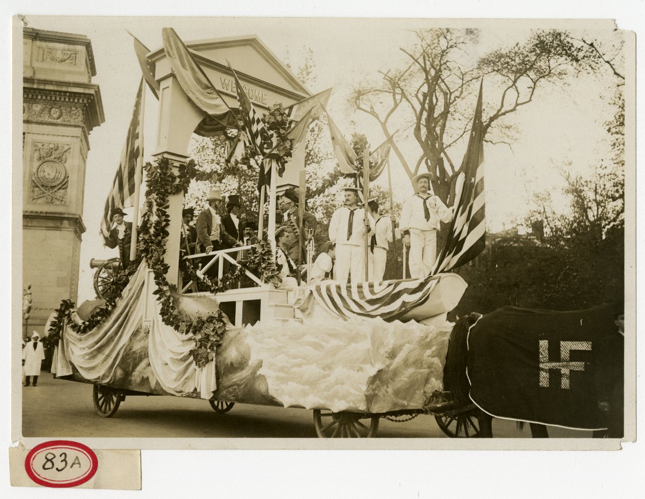 Carroza del desfile histórico No 47 Bienvenida a Lafayette de Jessie Tarbox Beals