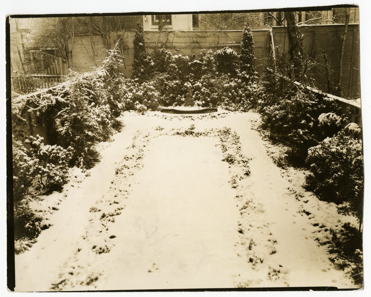 Sr. y Sra. John Morgan, 39 W 11 St, c.1938-39 de Jessie Tarbox Beals