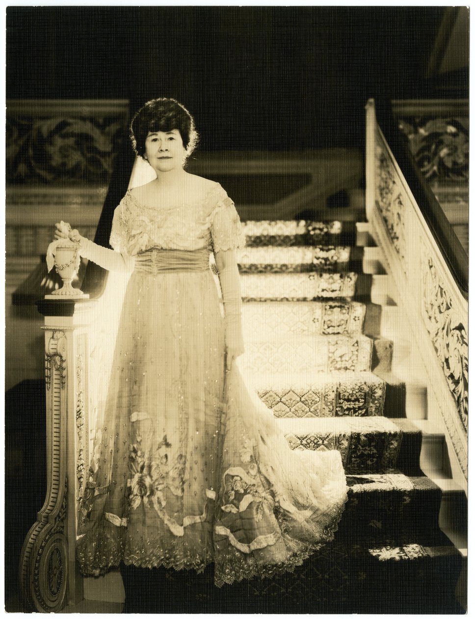 Mrs Frank G Logan de Chicago, mecenas del arte, c.1931-34 de Jessie Tarbox Beals