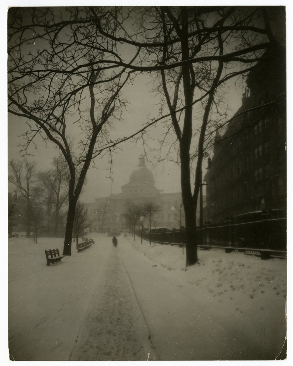 Casa del Estado en tormenta, Boston, EE.UU., c.1902-10 de Jessie Tarbox Beals