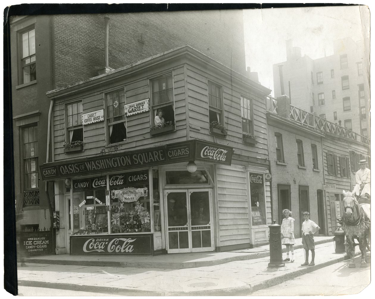 El Ático - anteriormente el Ático de Bruno - del cual Lafayette salió (!), Greenwich Village, Nueva York, EE.UU., c.1917-18 de Jessie Tarbox Beals