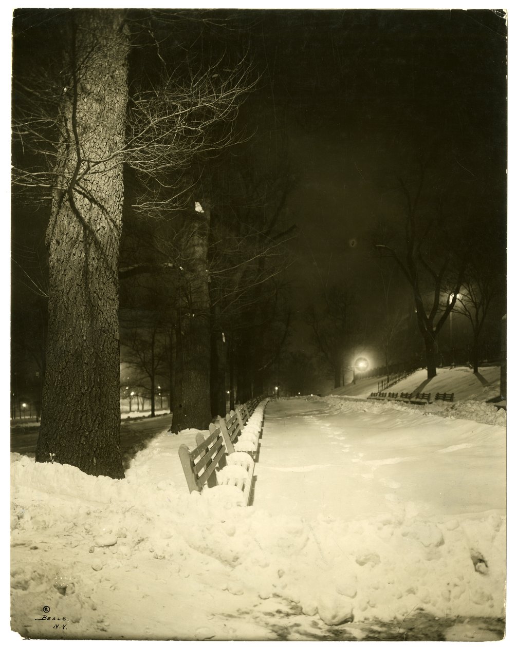 El Mall de noche, Boston, Mass, EE.UU., c.1902-10 de Jessie Tarbox Beals