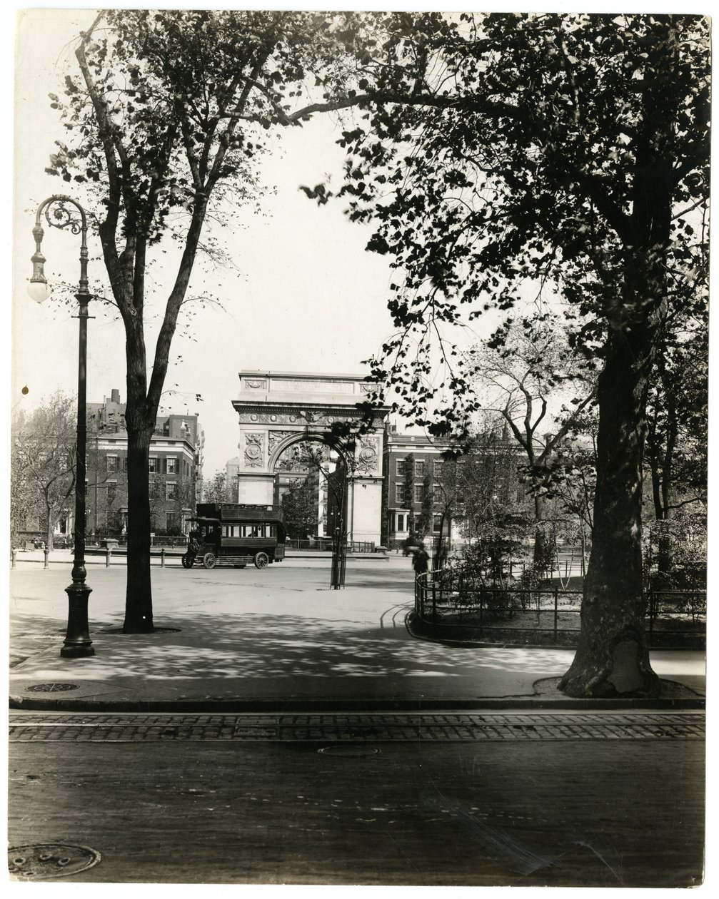 Washington Square North, Nueva York, EE.UU., c.1905-40 de Jessie Tarbox Beals
