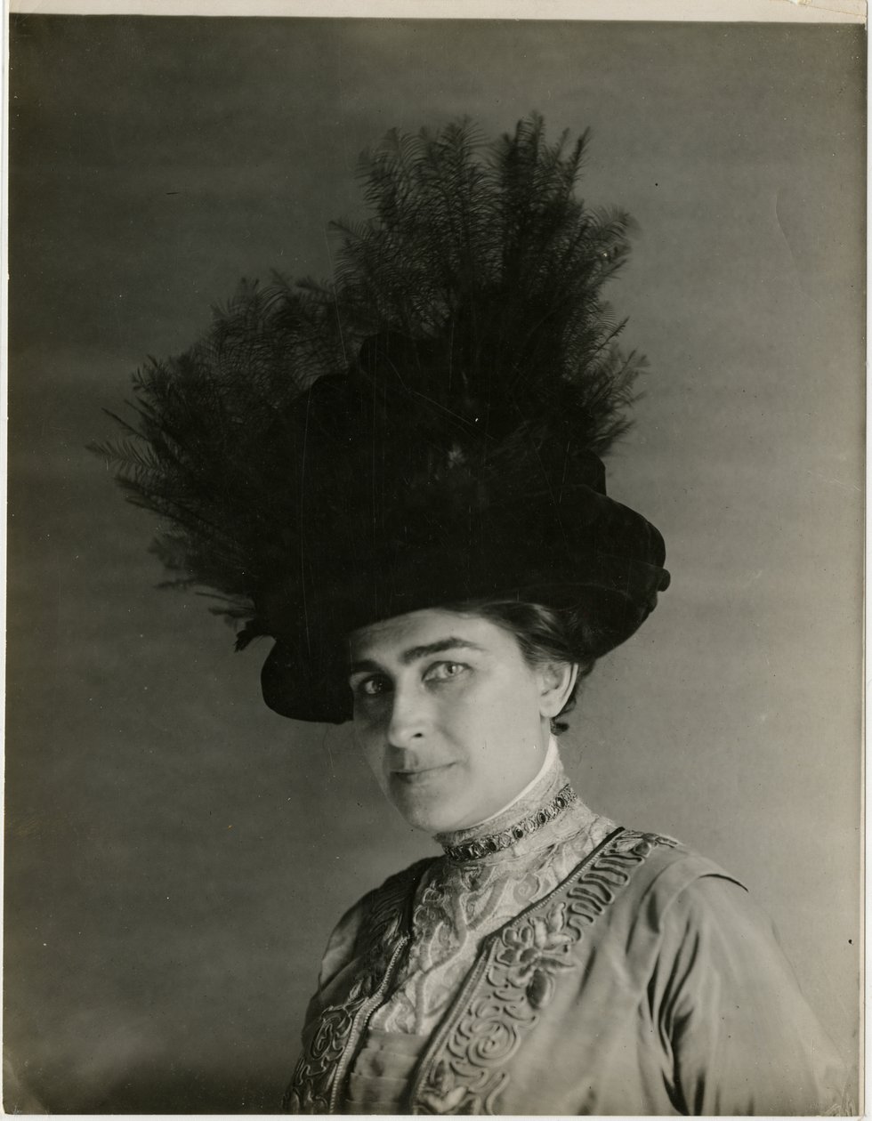 primer plano de sombrero emplumado, c.1905-18 de Jessie Tarbox Beals