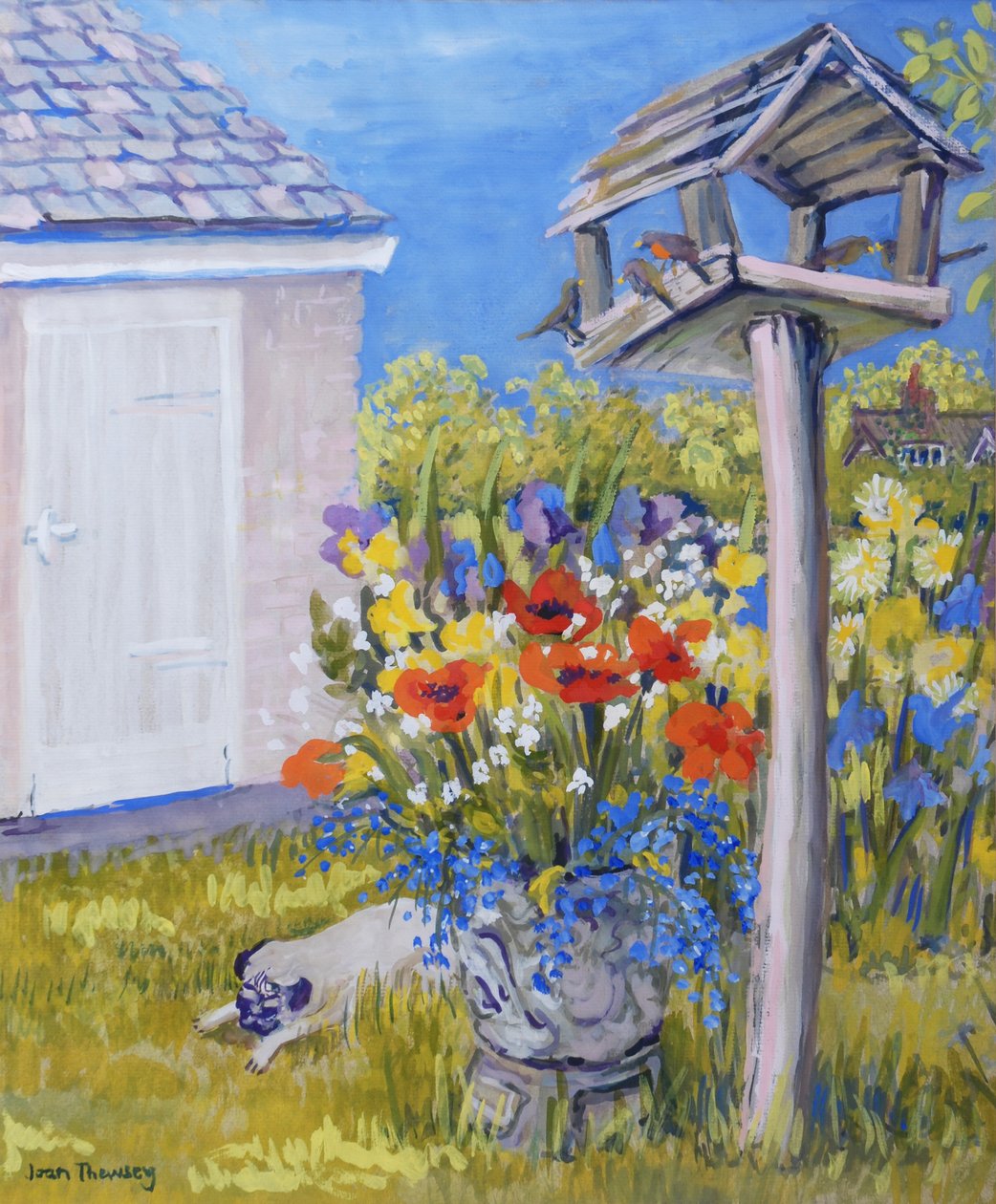 Jardín de la cabaña con casa de pájaros y pug, 2011 de Joan Thewsey