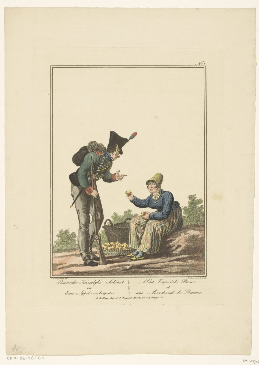 Soldado de pie con una vendedora de manzanas sentada Soldado imperial ruso y vendedor de manzanas (título sobre el objeto) Uniformes y disfraces (título de la serie) de Joannes Bemme