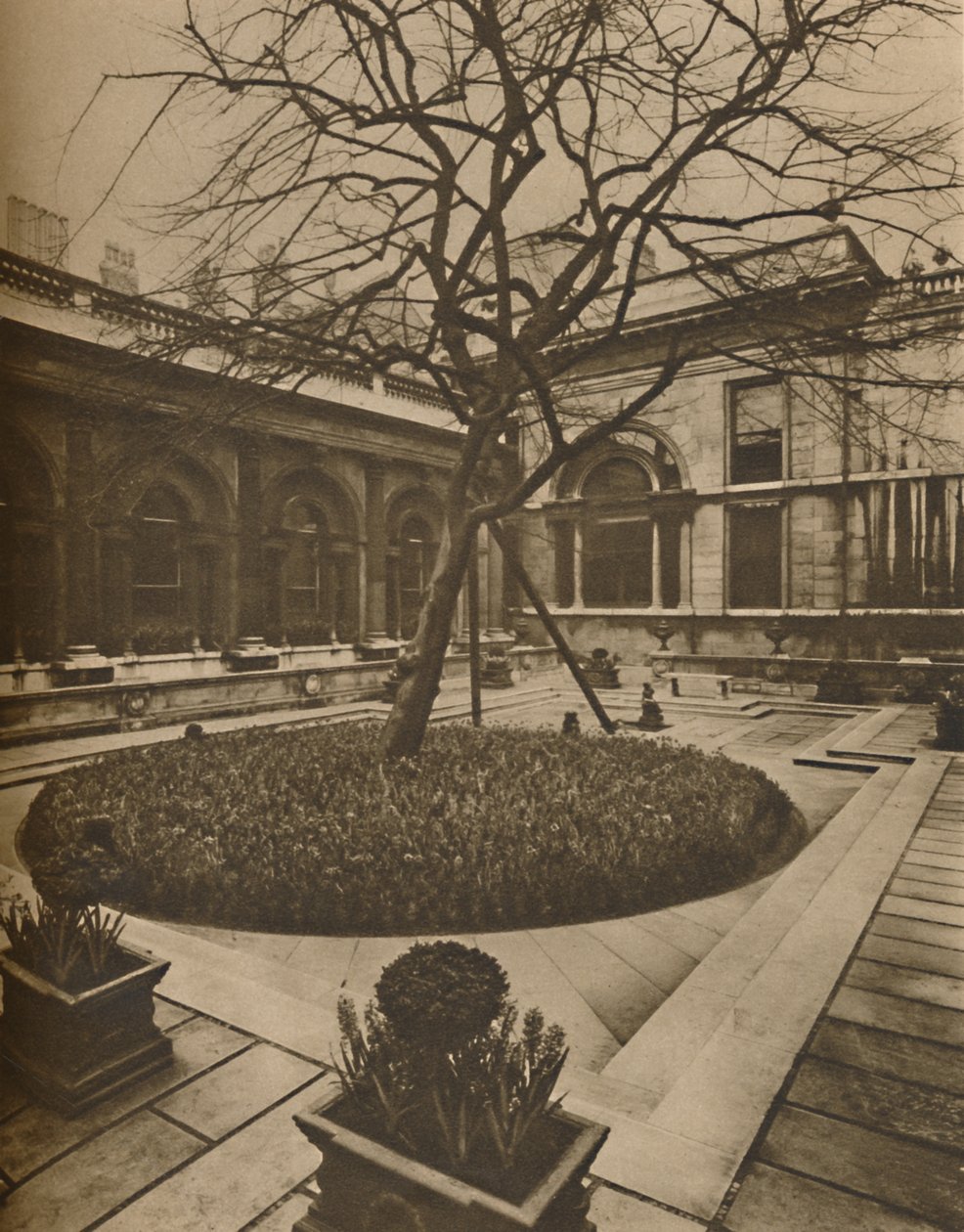 Una inspiración arquitectónica: El patio del jardín en el Banco de Inglaterra, c1935 de Joel