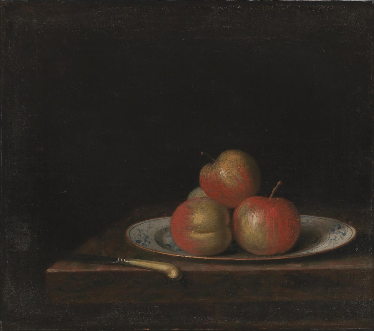 Naturaleza muerta con manzanas en un plato 