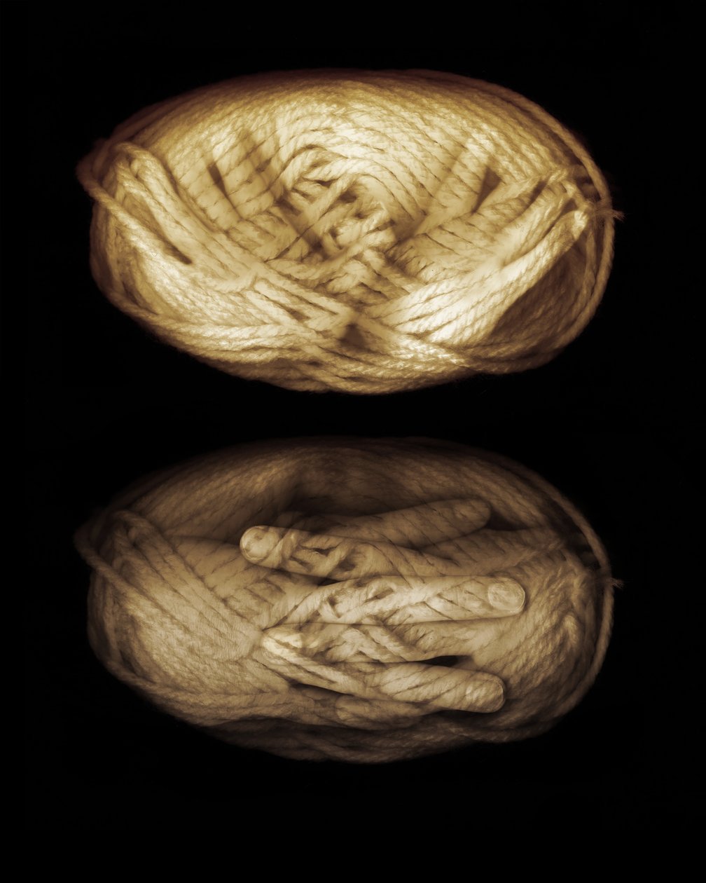 Manos de hilo, 2013 (manipulación de fotos) de Johan Lilja