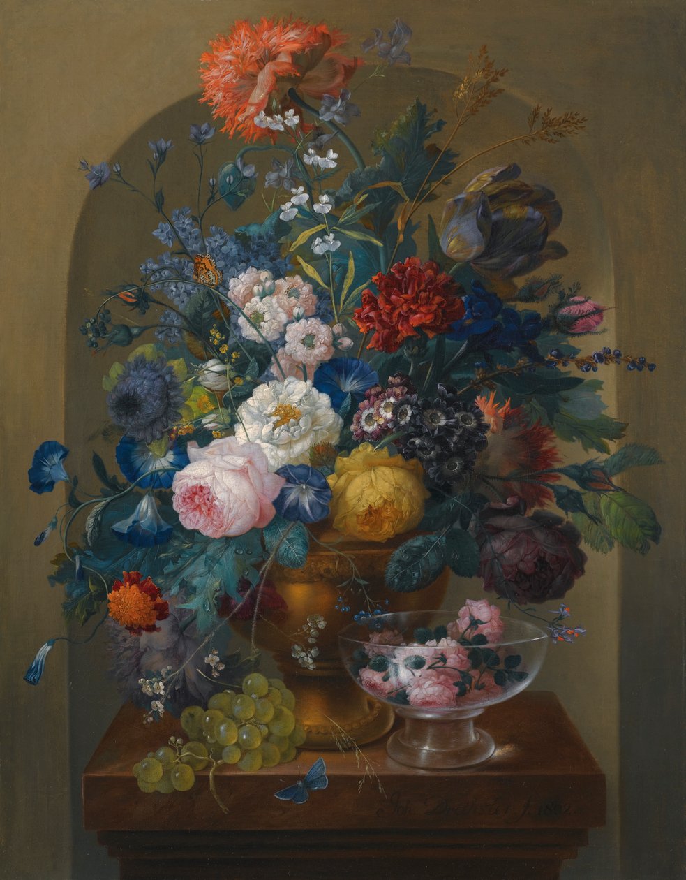 Bodegón de flores en una urna junto con rosas cortadas en un vaso de Johann Baptist Drechsler