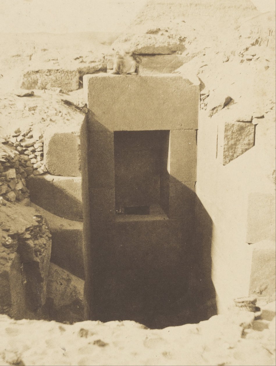 (Pirámides de Gizeh, Trabajos de M. Mariette, Puerta de Granito Descubierta a la Izquierda de la Excavación del Esfinge) de John Beasly Greene