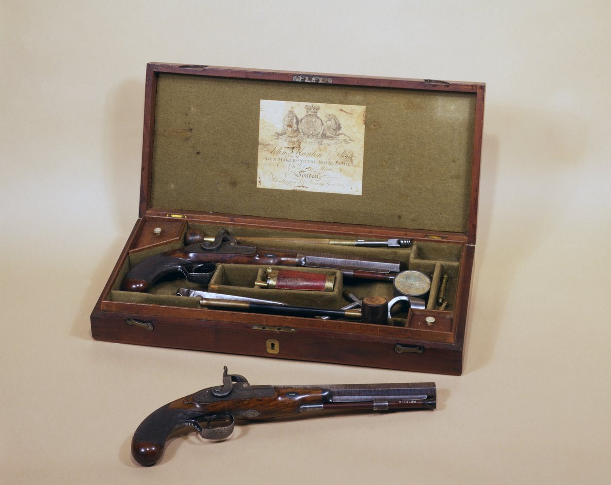 Par de pistolas de percusión en estuche hechas por John Manton & Son, Londres, Inglaterra de John Manton and Son
