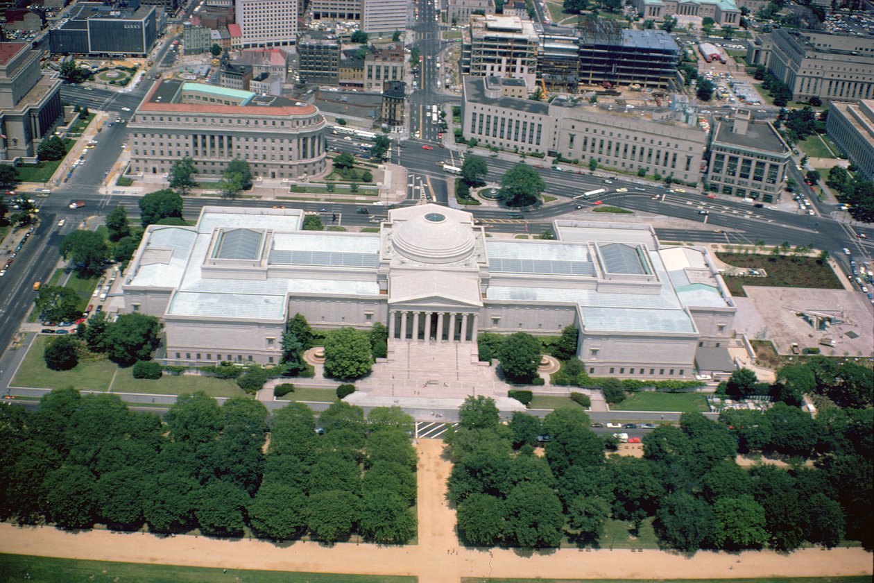 Vista aérea del edificio oeste de la Galería Nacional de Arte, completado en 1941 de John Russell Pope