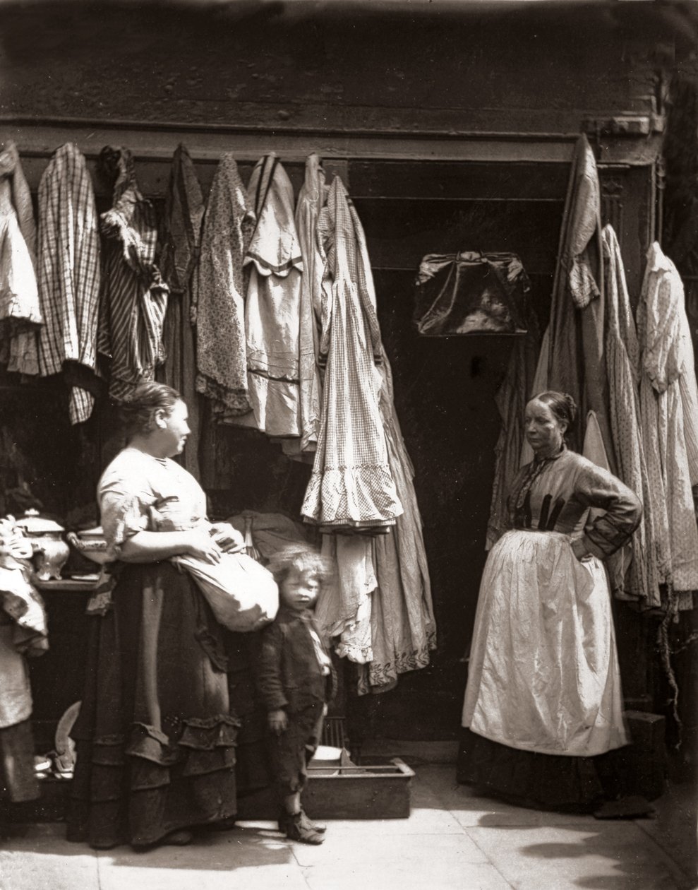 Una tienda de ropa usada, Seven Dials, de 