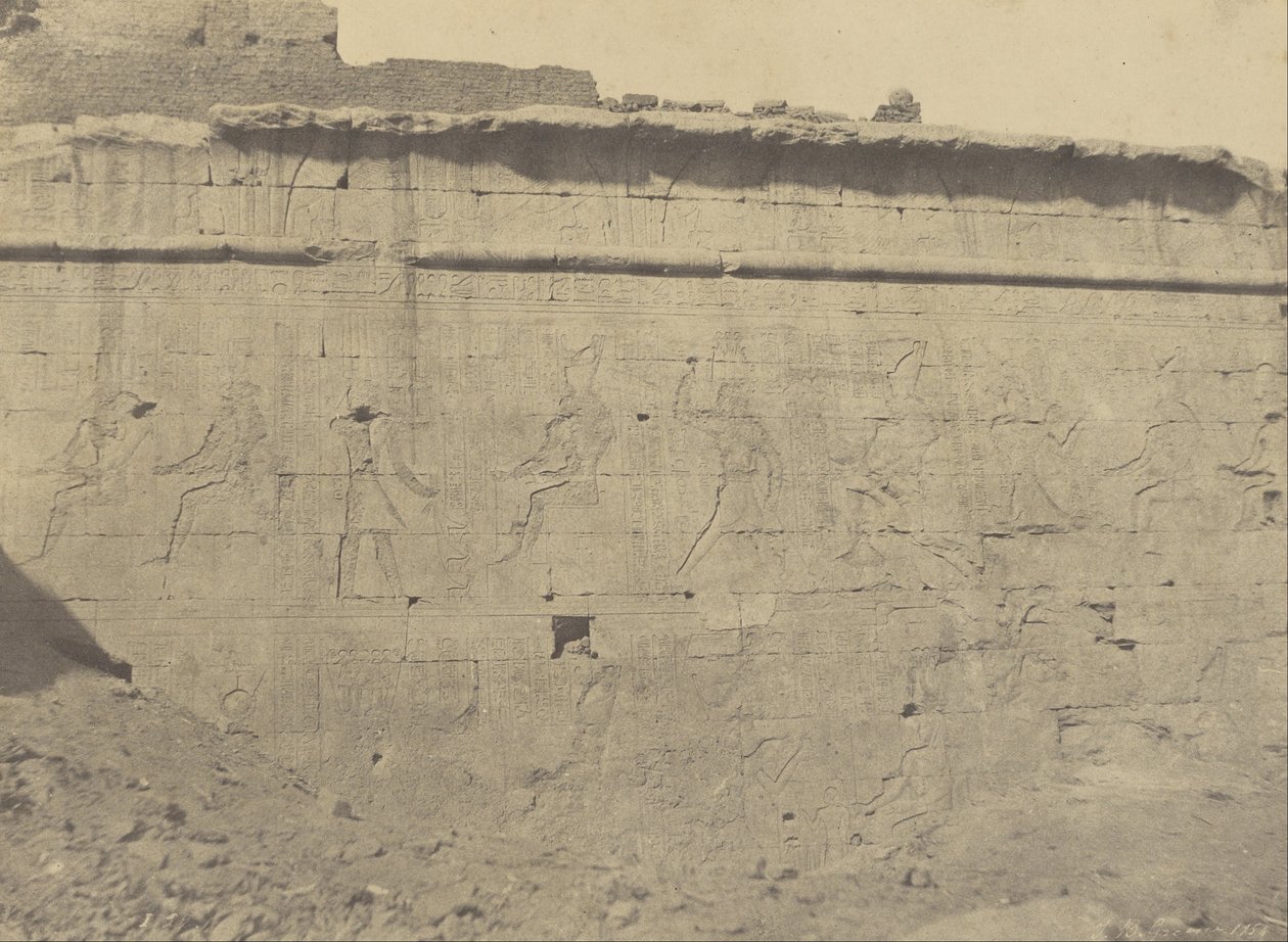 Edfu, Esculturas e Inscripciones de la Fachada Oriental del Muro de Enceinte de John Beasly Greene