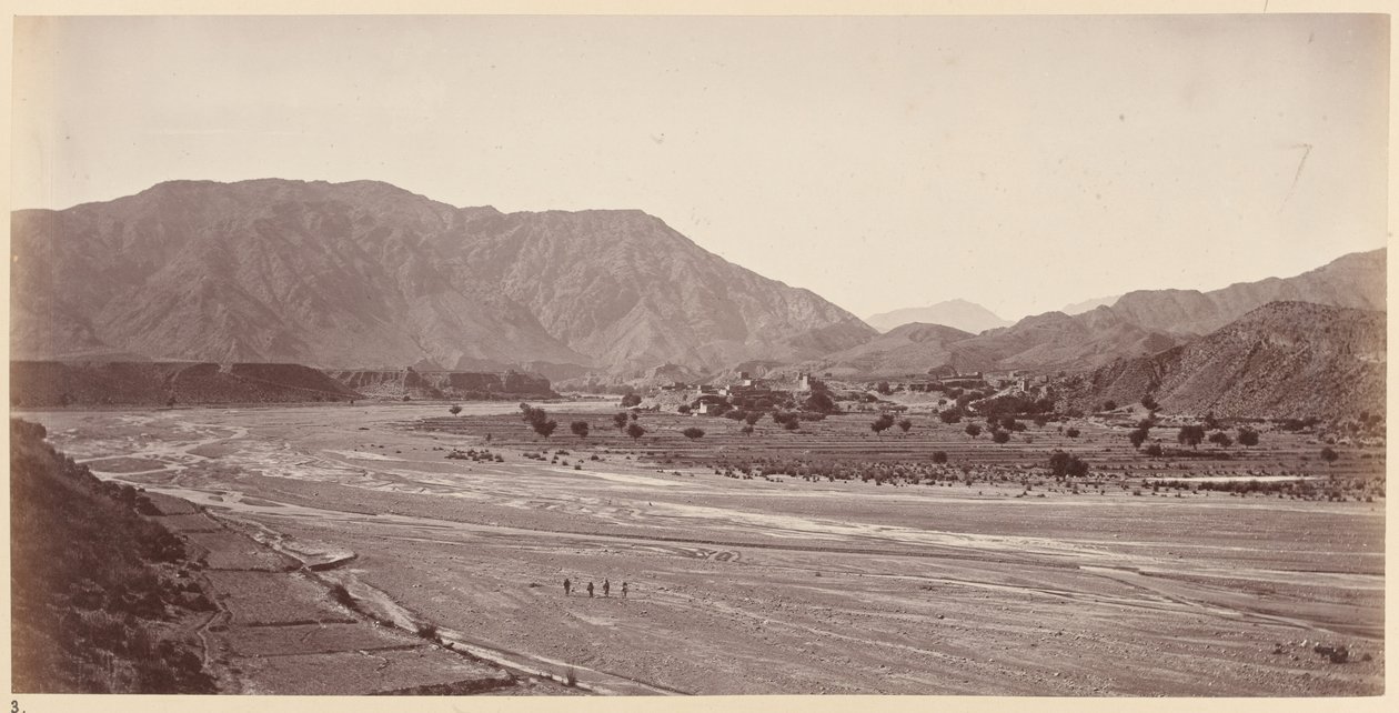 Vista general de las aldeas y el paso de Kadm a la izquierda de Jumrood de John Burke